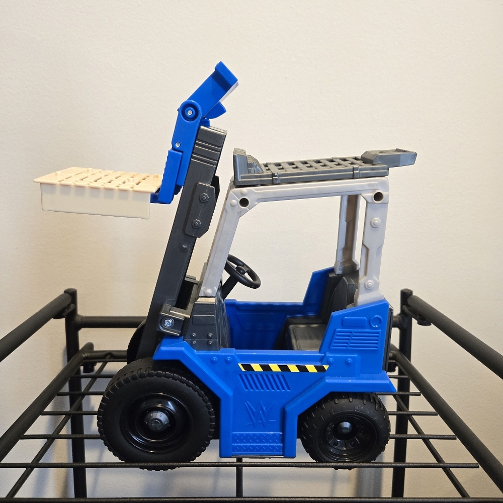 WWE Wrekkin' Slam 'n Stack Forklift Breakaway Vehicle